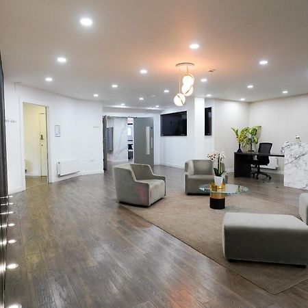 Platform Bedford Apartment Exterior photo