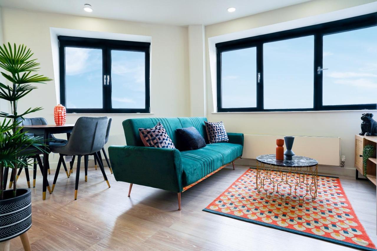 Platform Bedford Apartment Exterior photo