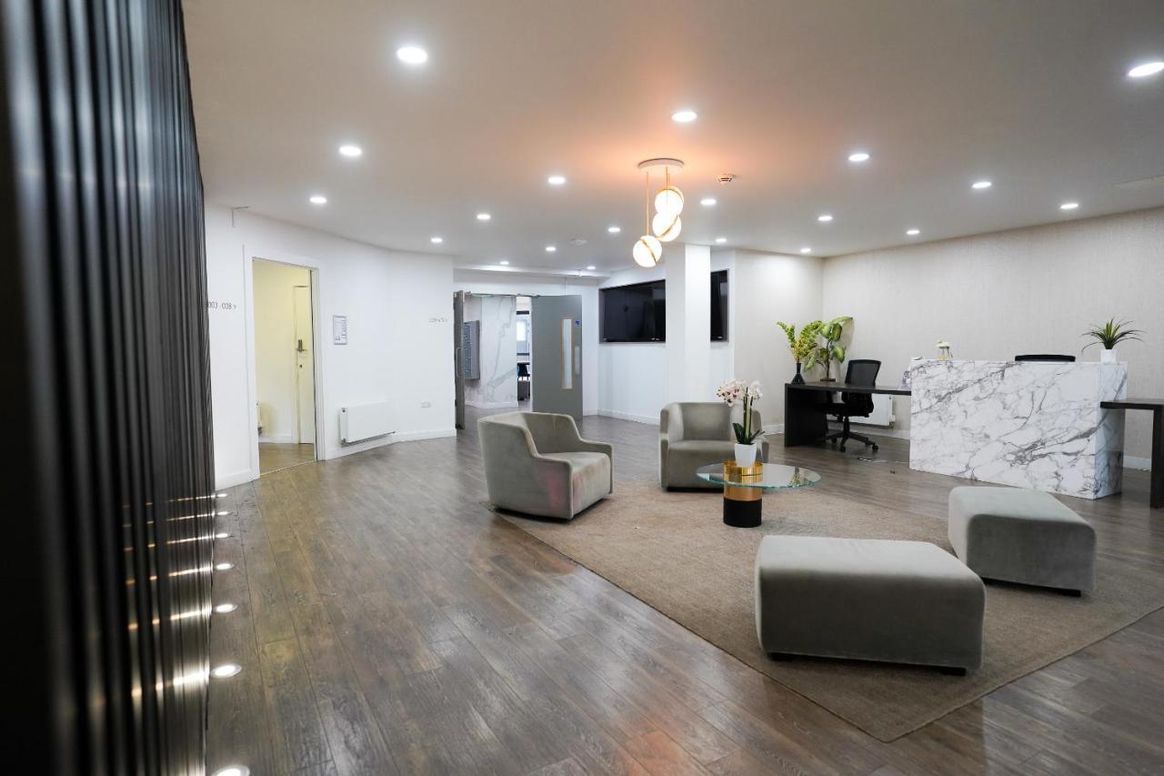 Platform Bedford Apartment Exterior photo
